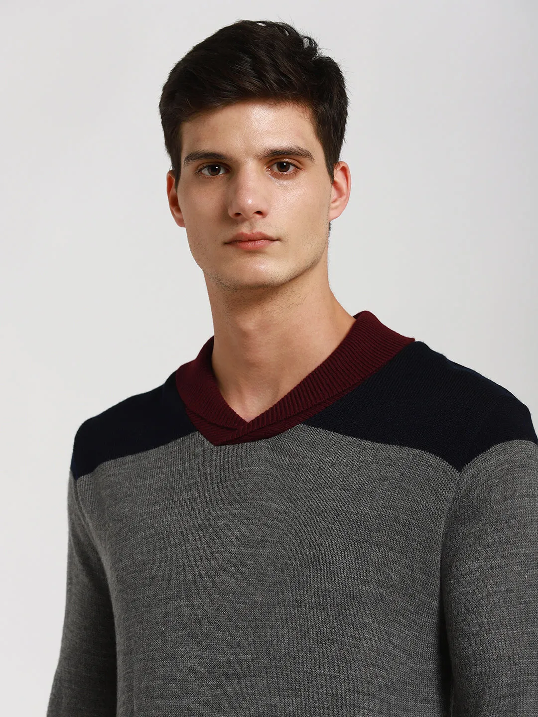 Men's  Navy Colorblock V-neck Pullover sweater